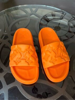 Louis Vuitton Waterfront
Slide Sandals in a vibrant orange Mens Sz 11